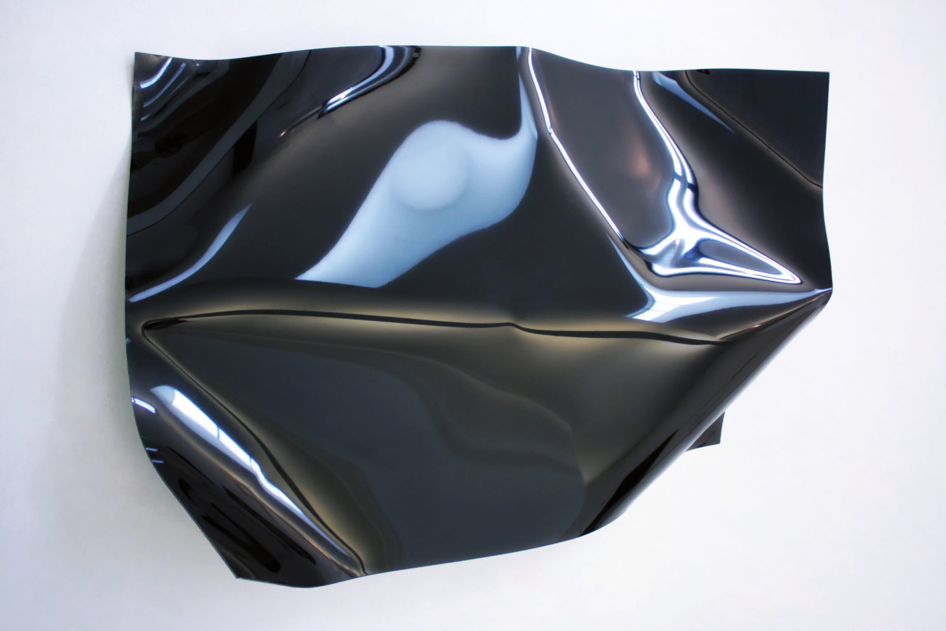 Bend Fold Drape n°1, Plaque d'acier et laque noire, 60 x 100 cm, 2009