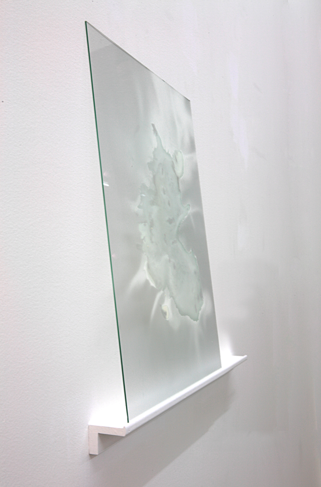 Sulfureus 1, sporée sur plaque de verre, 525 x 42 cm, 2012, Collection privée