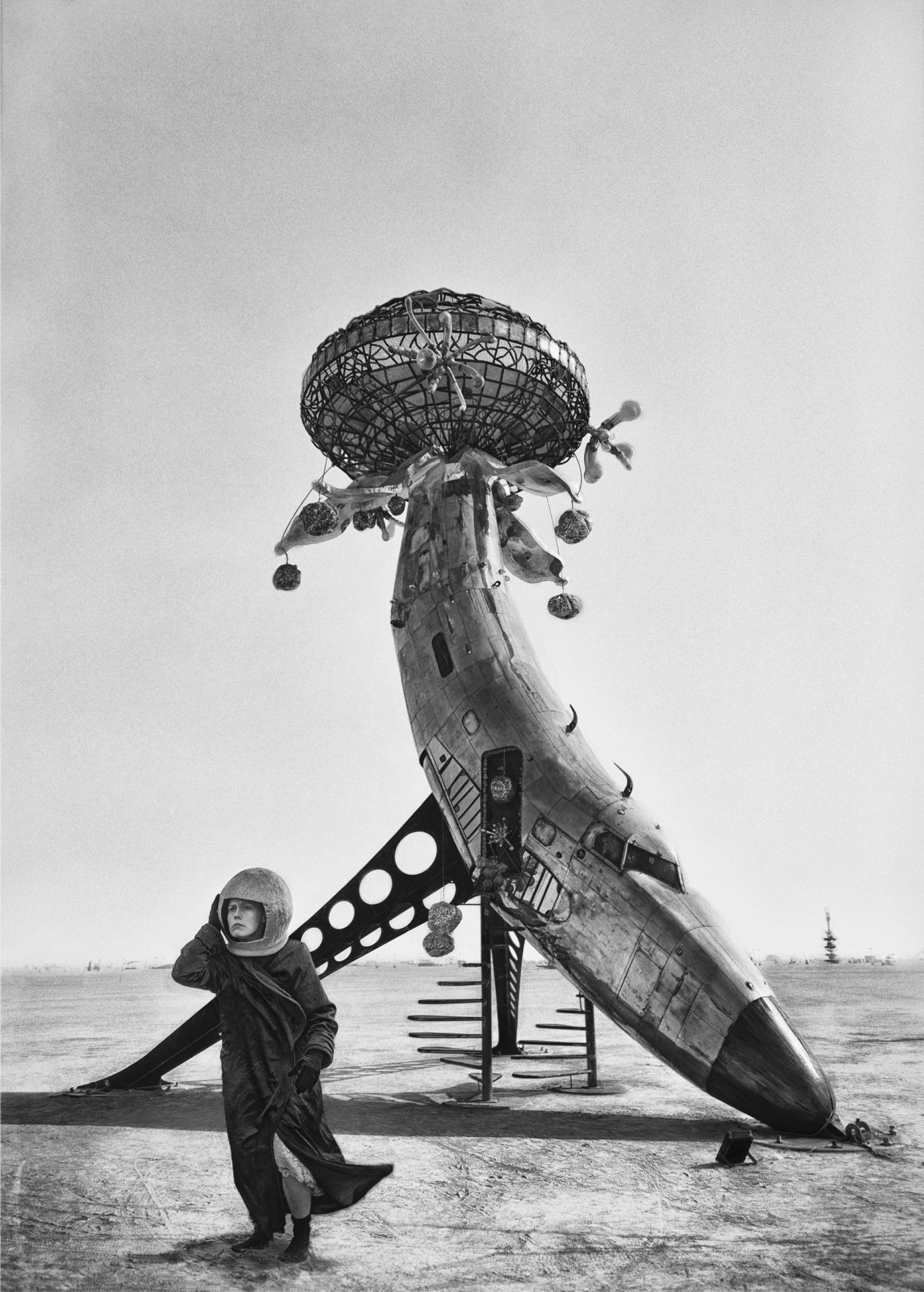 Dystopia I, graphite et fusain sur papier, 90 x 60 cm, 2020